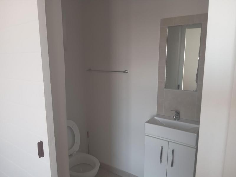 To Let 4 Bedroom Property for Rent in Stellendale Western Cape